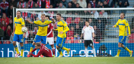 Sverige har fått Christian Eriksen på fall i landskampen