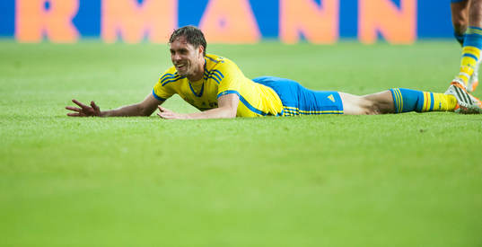 Sveriges Johan Elmander i landskampen mellan Danmark och