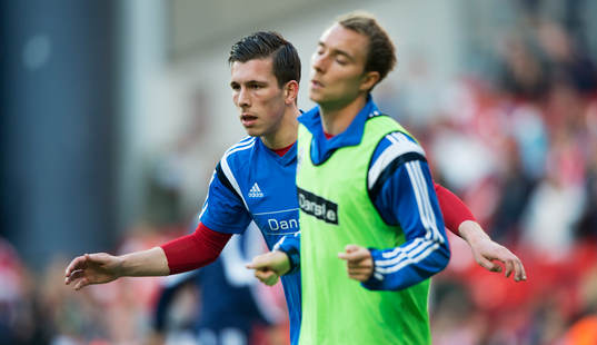 Danmarks Pierre Emile Höjbjerg bakom Christian Eriksen i