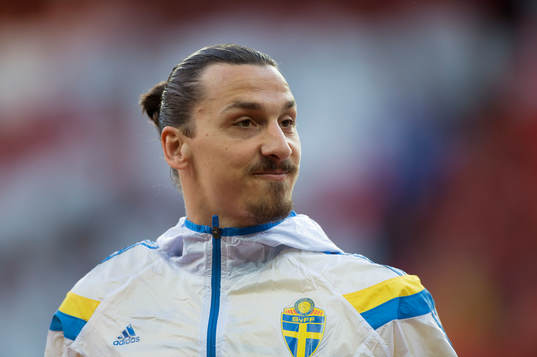 Sveriges Zlatan Ibrahimnovic  i landskampen mellan Danmark