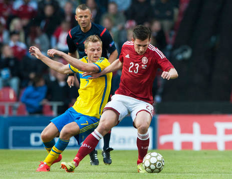 Danmarks Pierre Emile Höjbjerg och Sveriges Sebastian