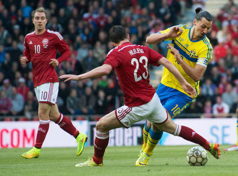 Sveriges Zlatan Ibrahimnovic mot Danmarks Danmarks Pierre