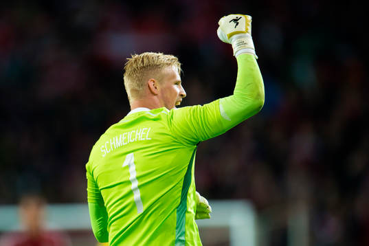 Danmarks målvakt Kasper Schmeichel firar segern