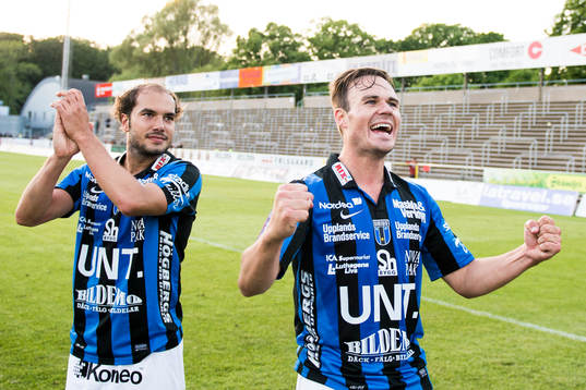 Sirius Karl Larson och Niklas Thor jublar