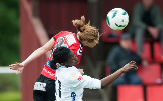 Kristianstads Mia Carlsson och Örebros Ogopnna Chukwudi i