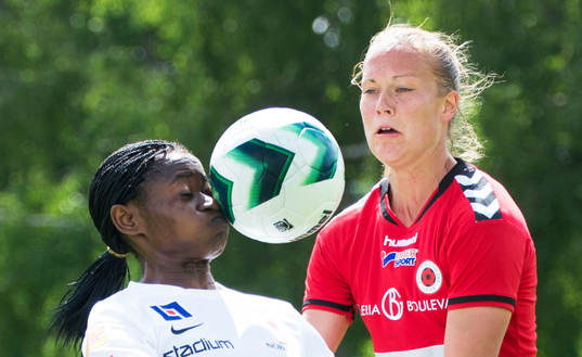 Örebros Ogonna  Chukwudi och Kristianstads Therese