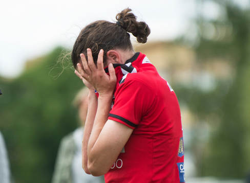 Kristianstads Johanna Rasmussen, som gjorde 1-0, gömmer