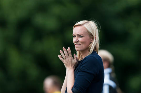 Kristianstads tränare Elisabet Gunnarsdottir i matchen i