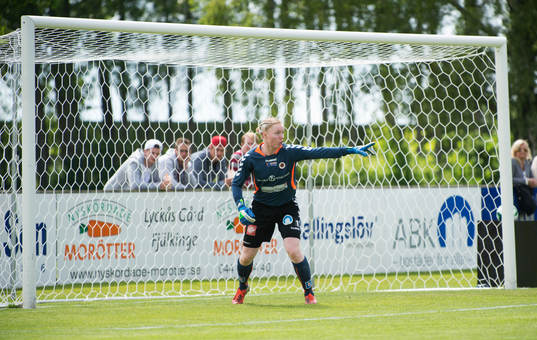 Kristianstads Hedvig Lindahl i sin målbur i matchen i
