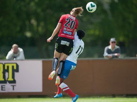 Kristianstads Mia Carlsson når högst i matchen i
