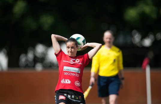 Inkast av Kristisnatsds Johanna Rasmussen i matchen i