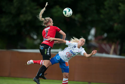 Kristianstads Elisa Vidarsdottir och Örebros Julia