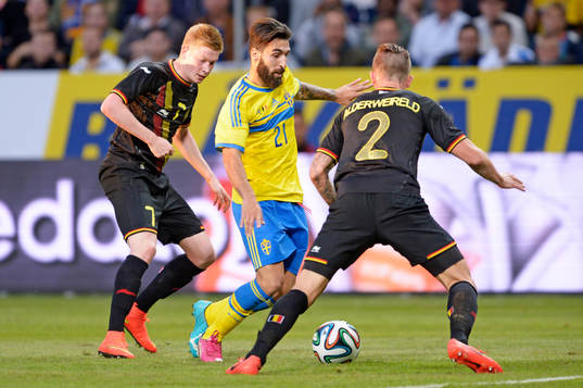 Belgiens Kevin De Bruyne och Toby Alderweireld och Sveriges