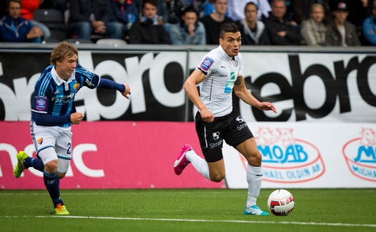Djurgårdens Simon Tibbling utmanar Örebros Ahmed Yasin