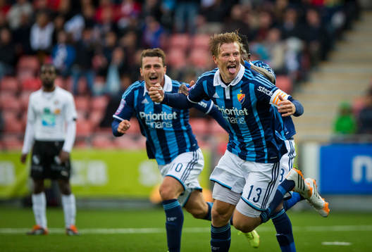 Djurgårdens Emil Bergström gör 0-1 och jublar med Erton