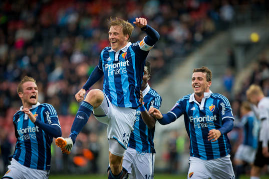 Djurgårdens Emil Bergström gör 0-1 och jublar med Erton