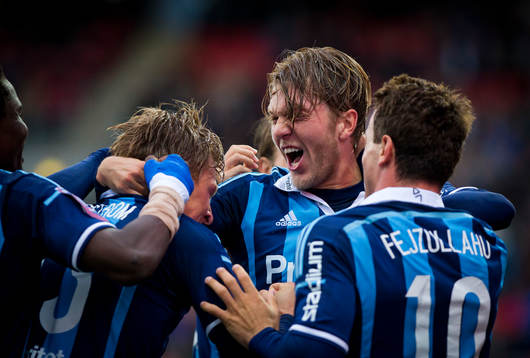Djurgårdens Emil Bergström gör 0-1 och jublar med Erton