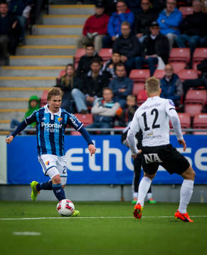 Djurgårdens Simon Tibbling mot Örebros Daniel Björnqvist