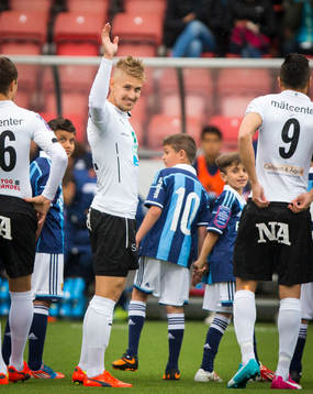 Örebros Daniel Björnqvist skrattar