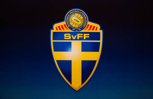 En bild av Svenska Fotbollförbundets logotyp ses på en