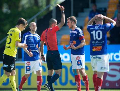 Åtvidabergs Daniel Hallingström utvisad, får röda