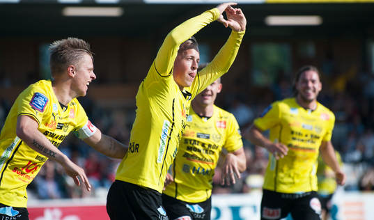 Mjällbys inhoppare Robin Strömberg gjorde 1-0 på