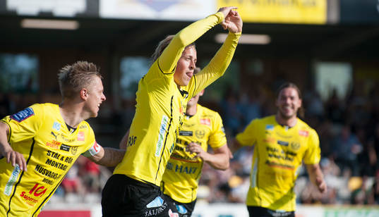Mjällbys inhoppare Robin Strömberg gjorde 1-0 på