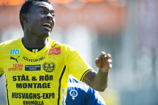 Mjällbys Kwame Bonsu i matchen i allsvenskan mellan