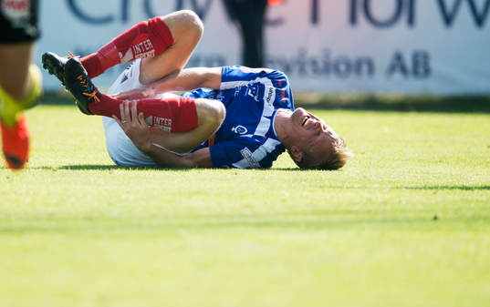 Åtvidabergs Andreas Dahlén skadad i matchen i allsvenskan