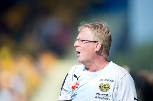 Mjällbys tränare Lars Jacobsson i matchen i allsvenskan