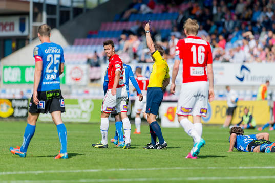 Kalmars Melker Hallberg blir varnad