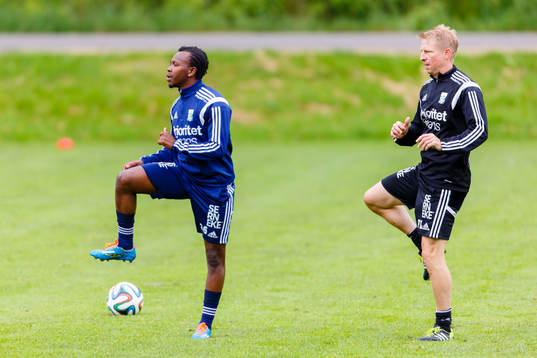 IFK Göteborgs May Mahlangu och sjukgymnast Fredrik Larsson