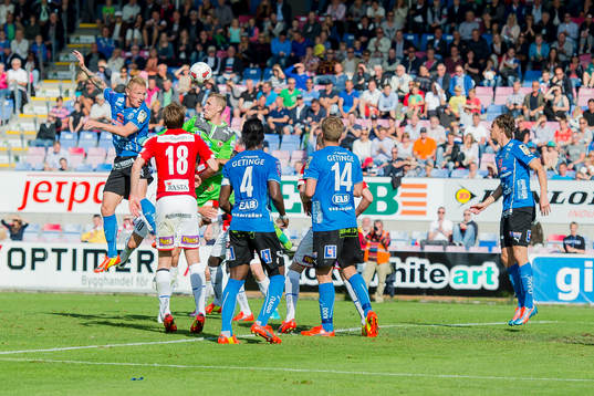 Halmstads Gudjón Baldvinsson har målchans på hörna
