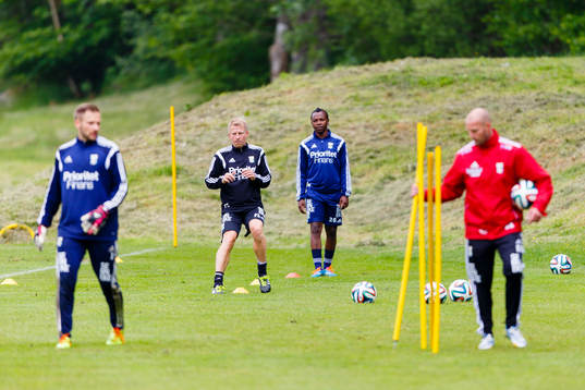 IFK Göteborgs May Mahlangu och sjukgymnast Fredrik Larsson