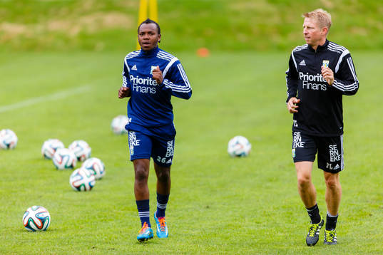 IFK Göteborgs May Mahlangu och sjukgymnast Fredrik Larsson