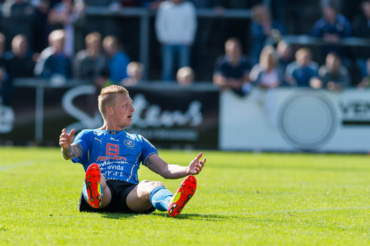 Halmstads Gudjón Baldvinsson blir nedriven