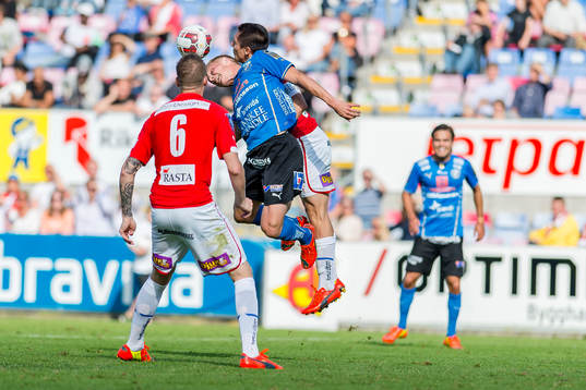 Halmstads Gudjón Baldvinsson och Kalmars Sebastian Ramhorn