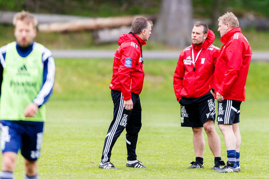 IFK Göteborgs assisterande tränare Magnus Edlund (v) och