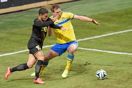Sveriges Kim Källström och Belgiens Eden Hazard