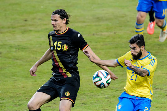 Belgiens Daniel Van Buyten och Sveriges Jimmy Durmaz