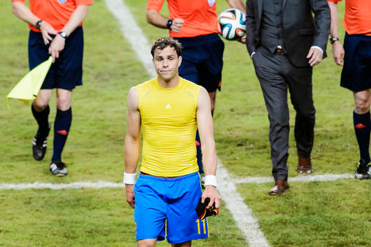 Sveriges Johan Elmander deppar