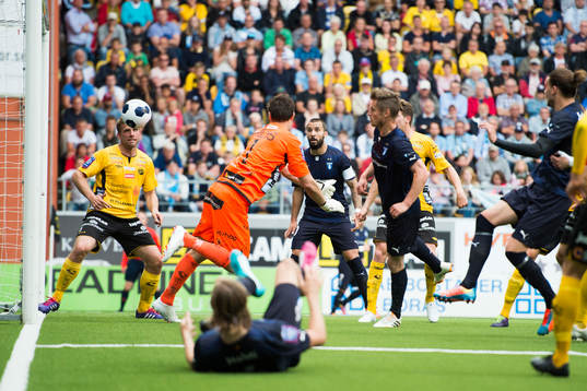 Malmö FFs Erik Friberg gör 0-1