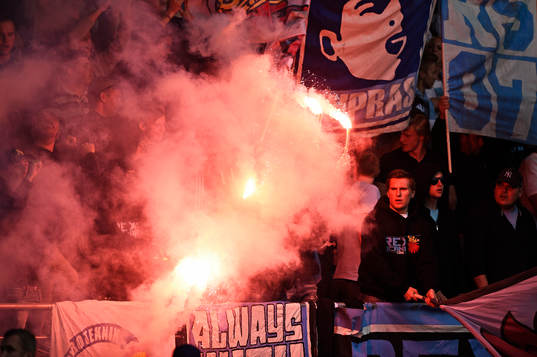 Malmö FFs supporters tände bengaler