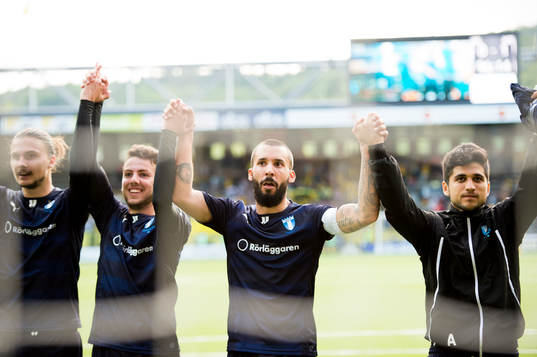 Malmö FFs Guillermo Molins (mitt i bild) jublar