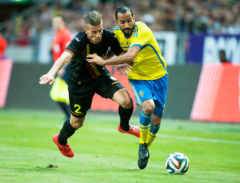 Sveriges Erkan Zengin mot Belgierns Toby Alderweireld i