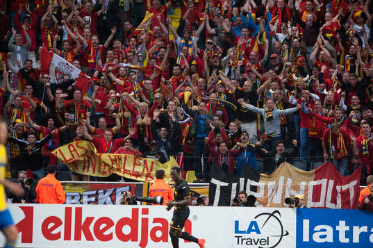 Belgiens Romelu Lukaku har gjort 0-1 och jublar framför