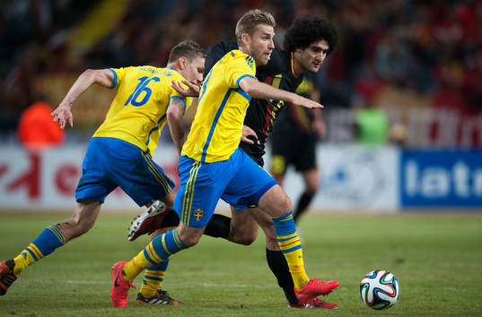 Sveriges Rasmus Bengtsson och Pontus Wernbloom tar hand om