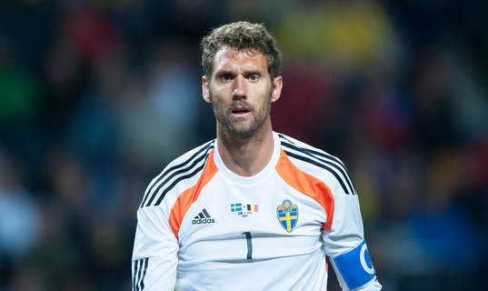 Sveriges målvakt Andreas Isaksson i träningslandskampen i