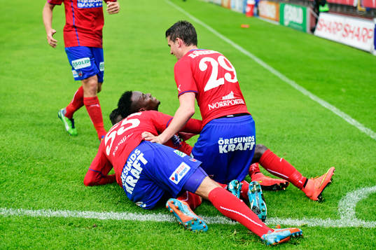 Helsingborgs David Accam jublar