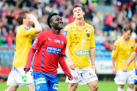 Helsingborgs David Accam jublar och Falkenberg deppar